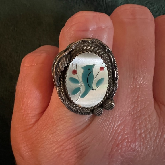 Vintage Jewelry - ✨SALE✨ Vintage Zuni Native American Mother of Pearl Inlay Ring